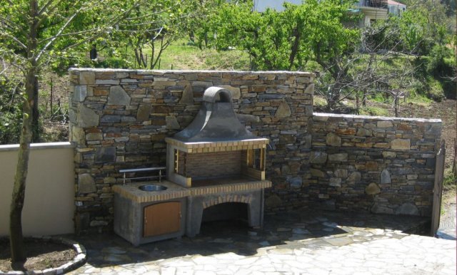 -    ,      ,   SterCamin.

 garden brick barbecue, 