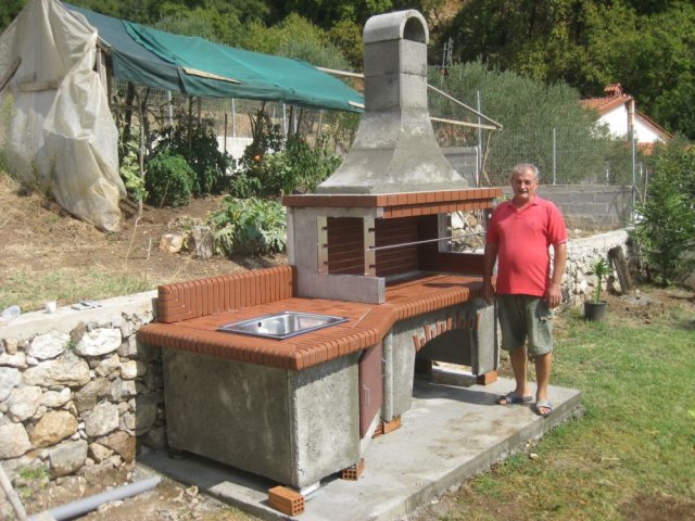 27-9-2011   -  (sk 1009 )   .garden brick barbecue - барбекю
